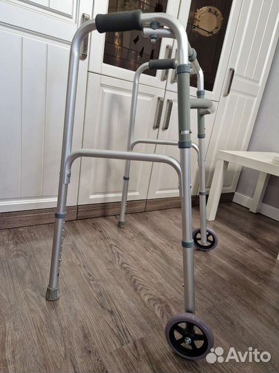 Ходунки для взрослых на колесах