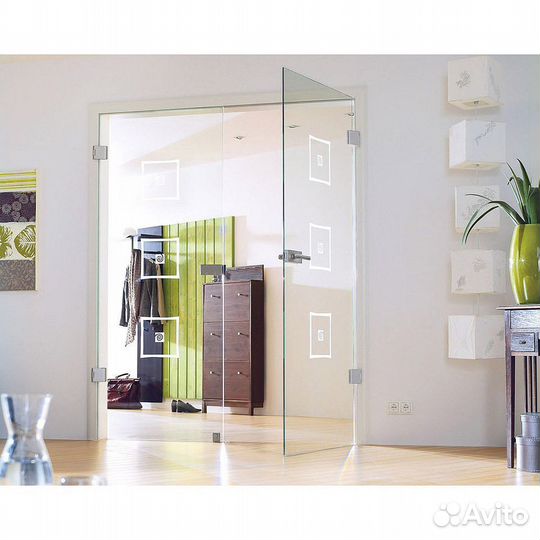 Стеклянная дверь