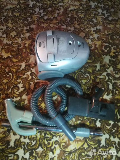 Пылесосы LG V-C3744HT, Samsung VC 6313H