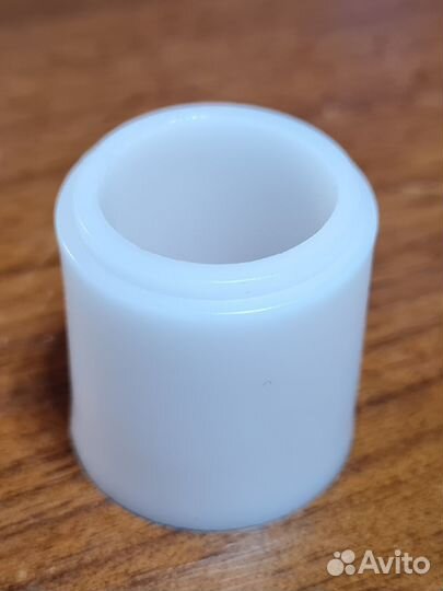 Втулка поворотной рамы пластиковая Tohatsu 8-9.8