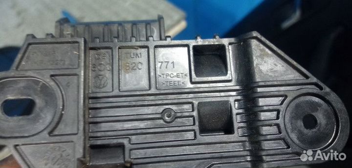 Кронштейн кондиционера Skoda Rapid