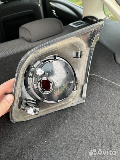 Задний левый фонарь в крышку mazda 3 bk