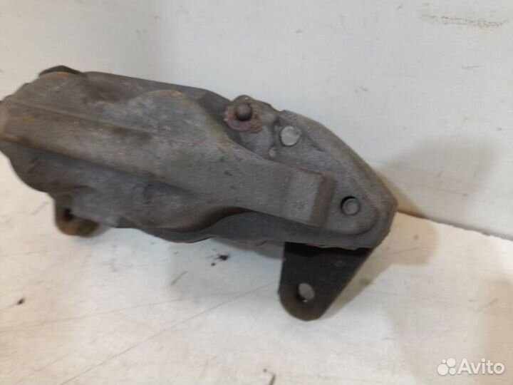 Суппорт тормозной передний правый Toyota Land