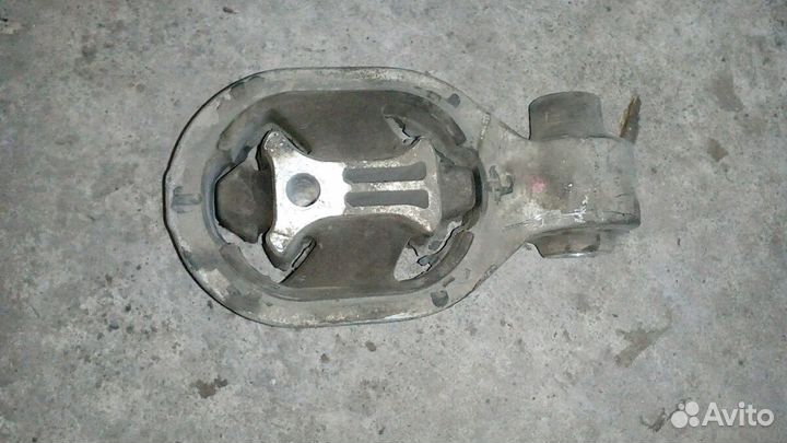 Опора двигателя Nissan Juke