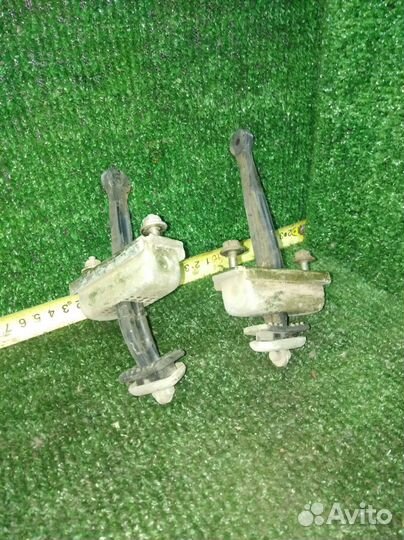 Ограничитель двери левой Mazda Capella 2001 GF8P