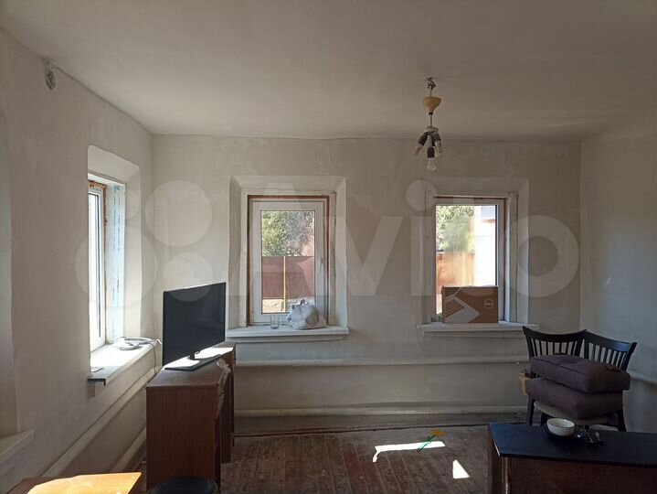 Дом 31,9 м² на участке 8 га