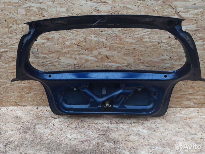 Крышка багажника toyota yaris