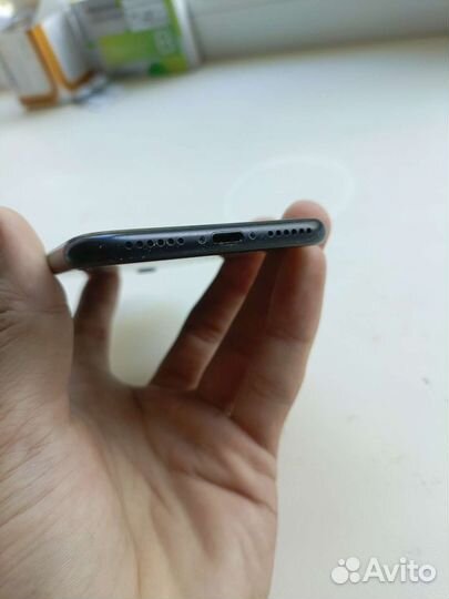 Телефон iPhone 7