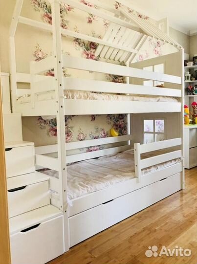 Детская кровать с лестницей