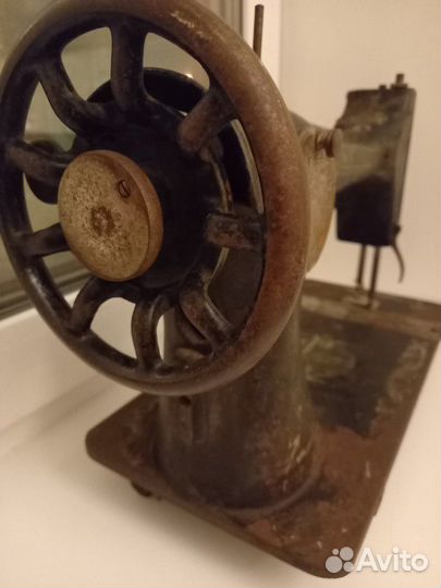 Швейная машина 