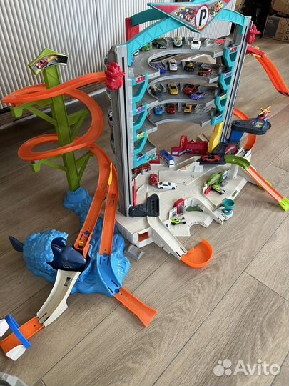 Гараж Hotwheels+трек