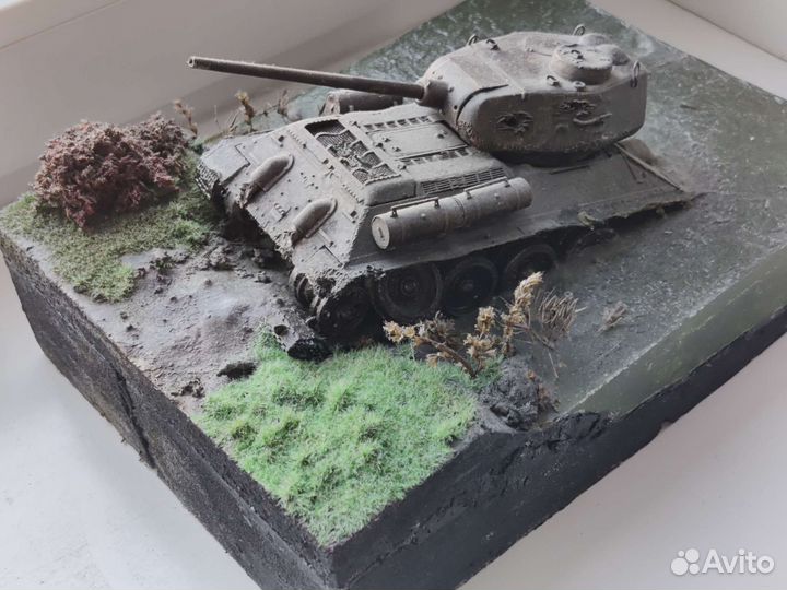 Диорама 1:35 танк Т- 34 в болоте