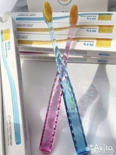 Антибактериальная зубная щётка с ионами золота