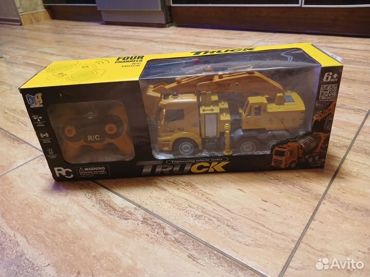 Автоэкскаватор на радиоуправлении