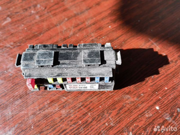 Блок предохранителей Kia Sorento 2 XM G4KE 2.4I