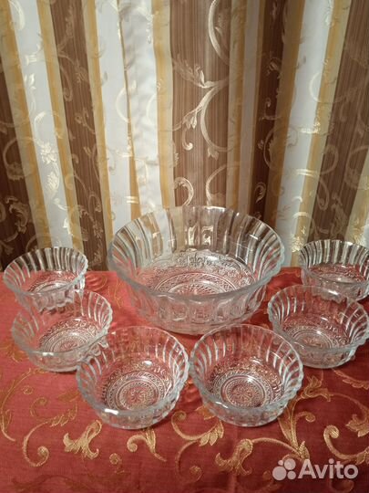 Ваза для фруктов из цветного стекла. СССР