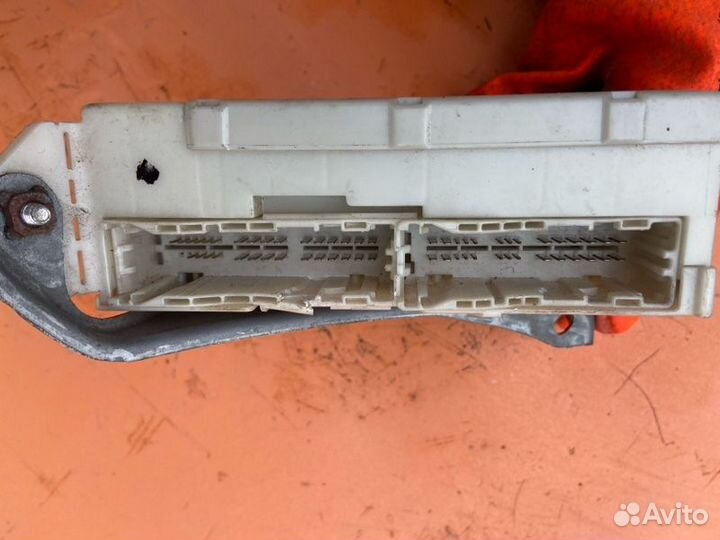 Блок предохранителей салонный Lexus Ls 250 2005