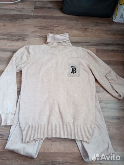 Костюм вязаный