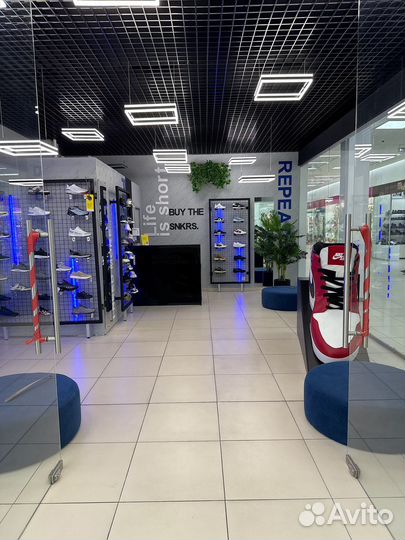 Продам магазин кроссовок