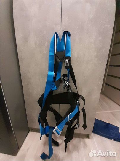 Страховочная привязь