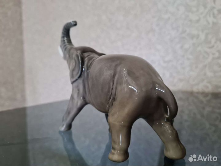 Фарфоровый слон