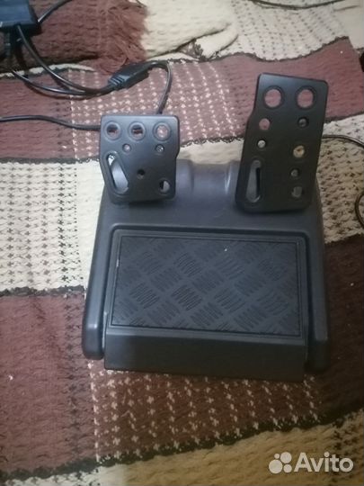 Игровой руль с педалями