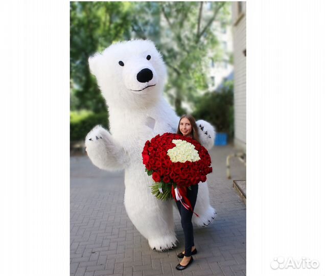 Белый мишка, цветы, поздравление, аниматор