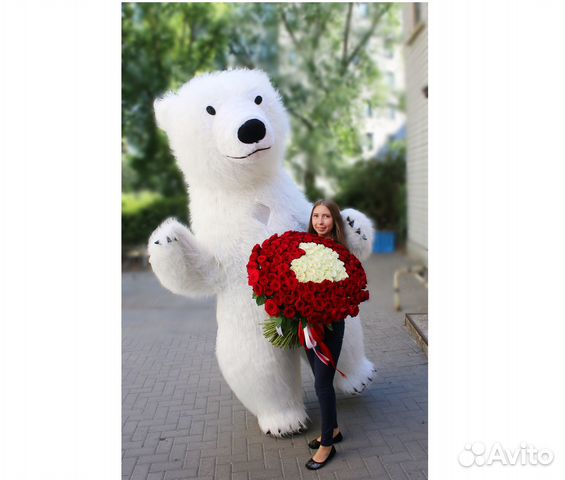 Белый мишка, цветы, поздравление, аниматор