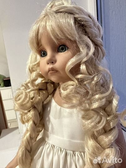 Кукла фарфоровая коллекционная