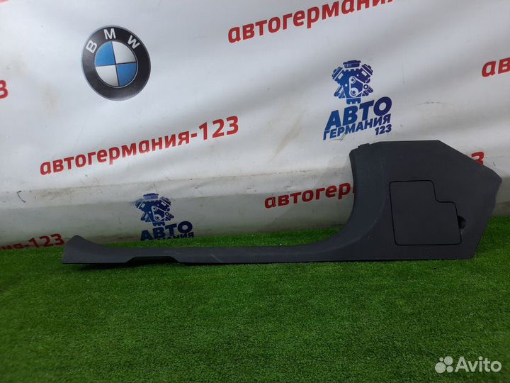 Накладка на порог передняя левая Mercedes C220