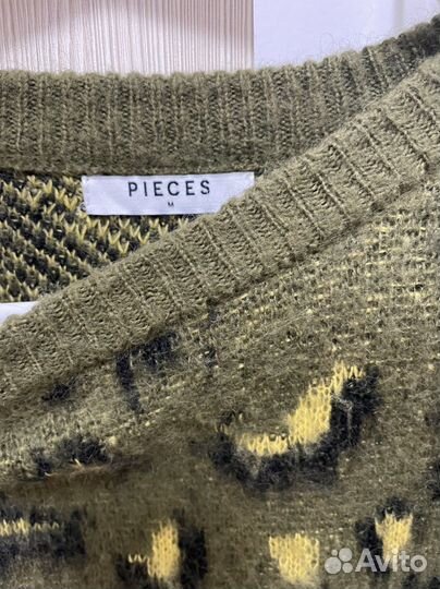 Свитер женский