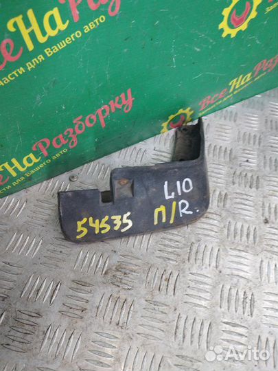 Брызговик передний правый Mitsubishi Lancer 10