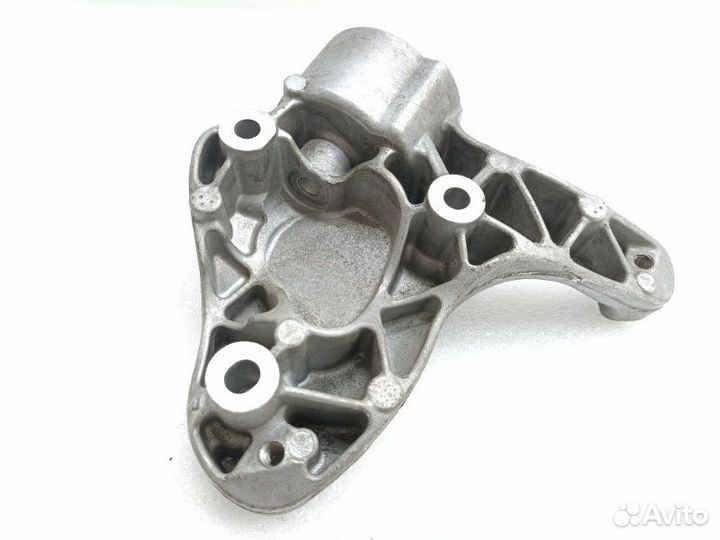 Кронштейн компрессора кондиционера Volkswagen