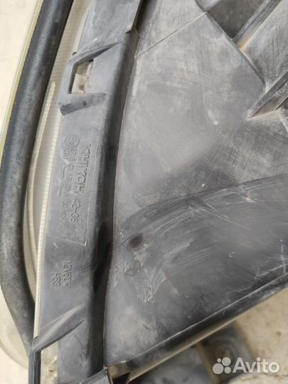 Продам правую фару на toyota rav4 2006-2010