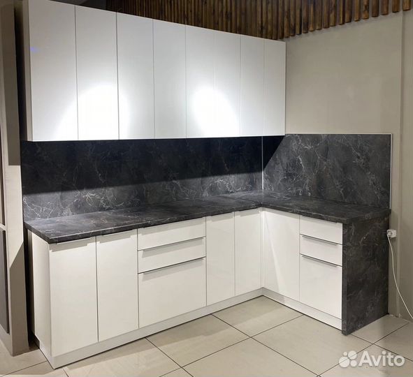 Кухонный гарнитур новый угловой