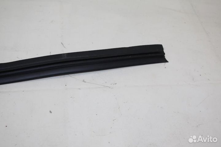 Уплотнитель стекла двери задней правой Nissan Qas