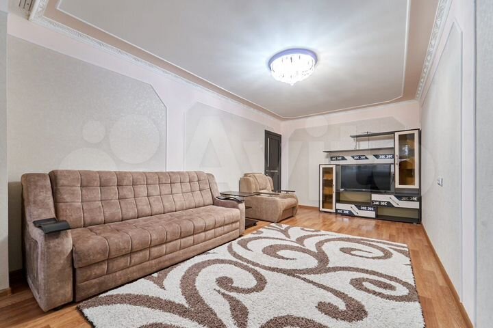 2-к. квартира, 60 м², 1/10 эт.