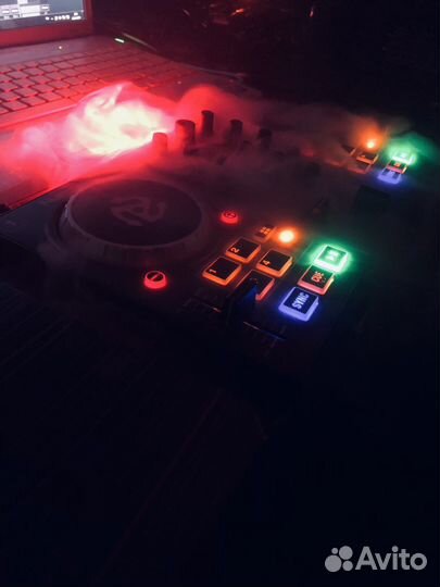 Диджейский пульт