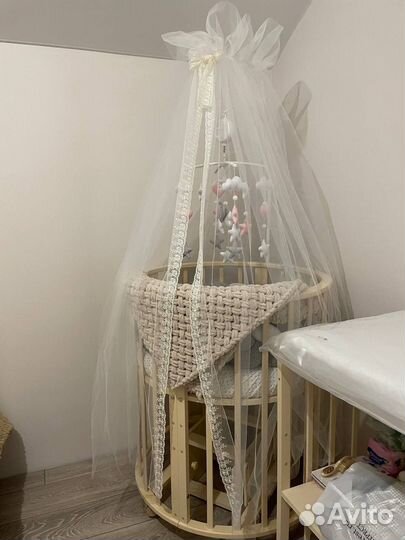 Кроватка с маятником круглая