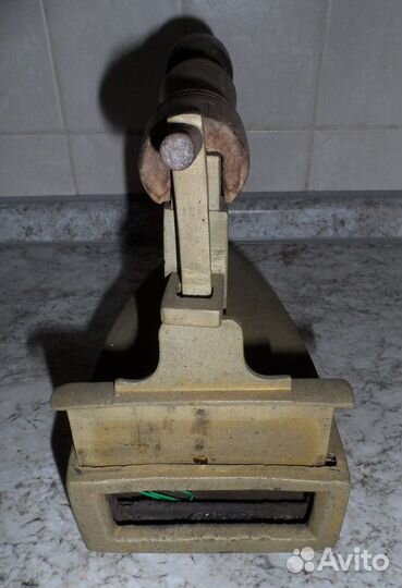 Старинный бронзовый утюг. Бронза, литьё.Германия