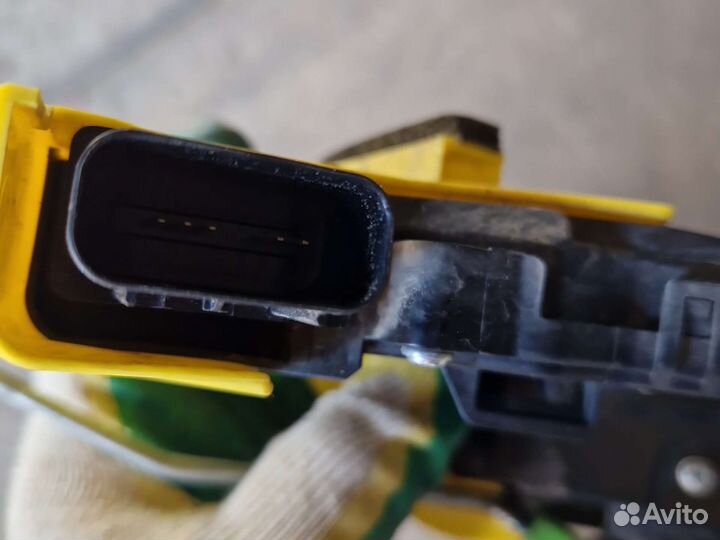 Замок задней правой двери киа к5