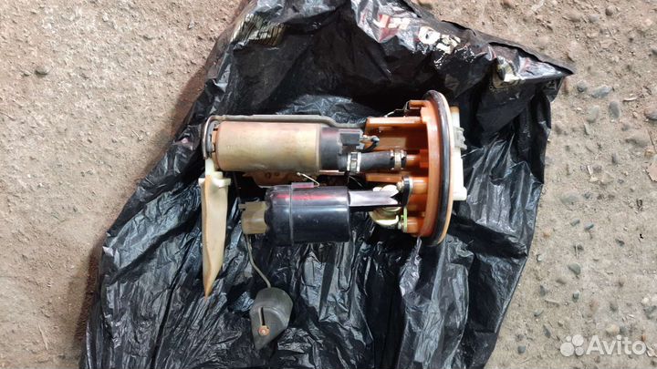 Бензонасос в сборе Toyota camry gracia 2.2