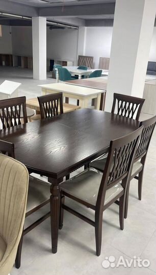 Стол и стулья