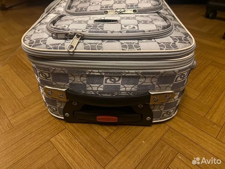 Чемодан на колесах
