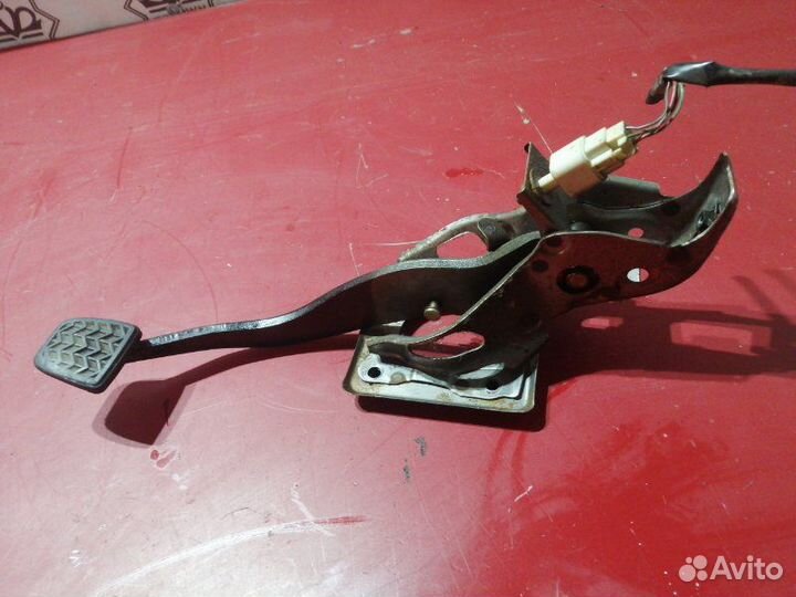 Педаль тормоза Toyota Avensis Т250 (дорестайл)