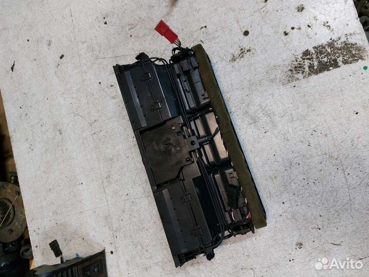 Дефлектор отопителя центральный audi a8 d2