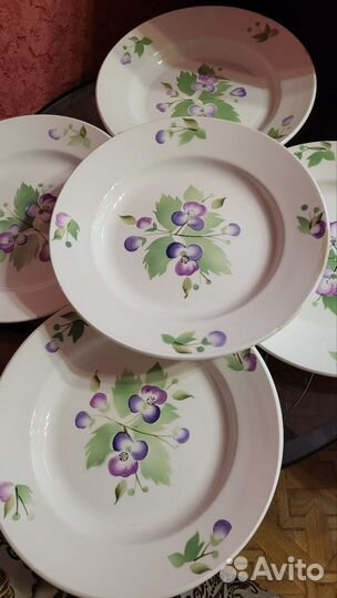 Конфетницы, ваза, супница, тарелки с нюансами