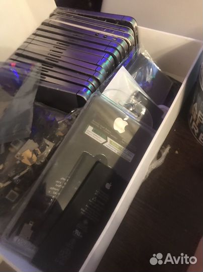 Коробка айфонов