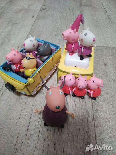 Свинка Пеппа с чупа и автобус