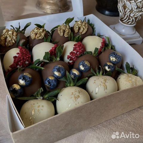 Клубника в шоколаде, подарок девушке